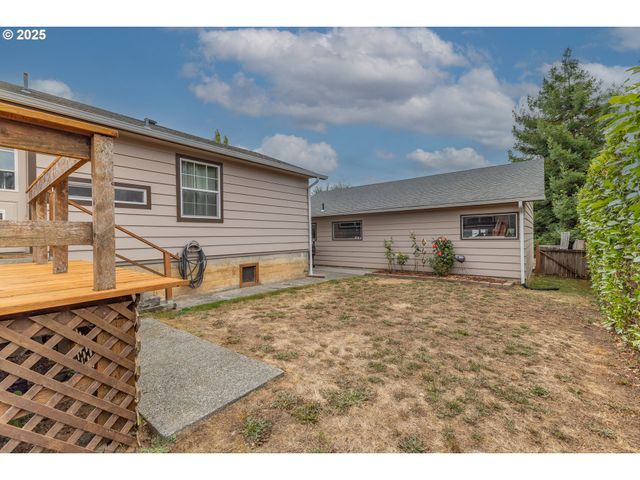 1311 WILLOW St, Myrtle Point, OR 97458