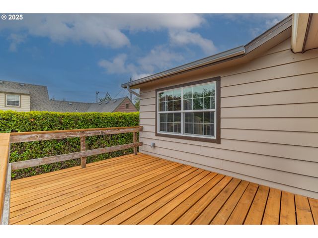 1311 WILLOW St, Myrtle Point, OR 97458