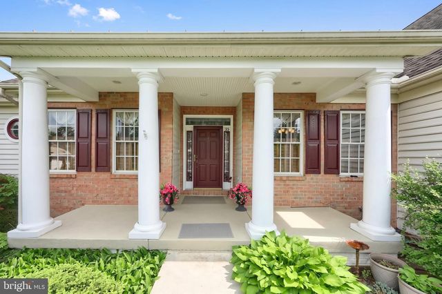 35 WAXWING LN, Gettysburg, PA 17325
