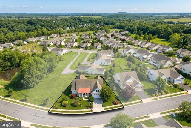 35 WAXWING LN, Gettysburg, PA 17325