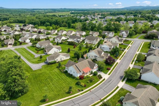 35 WAXWING LN, Gettysburg, PA 17325