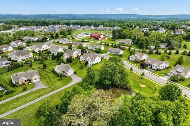 35 WAXWING LN, Gettysburg, PA 17325