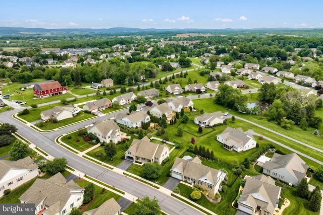 35 WAXWING LN, Gettysburg, PA 17325