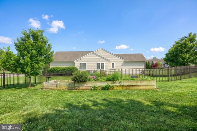 35 WAXWING LN, Gettysburg, PA 17325
