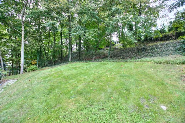 25 Pequot Avenue, Fairfield, CT 06890