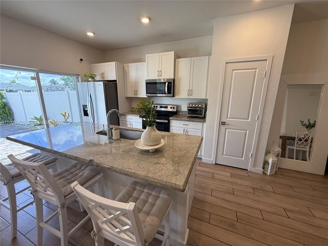 779 SE 18th St 779, Homestead, FL 33034