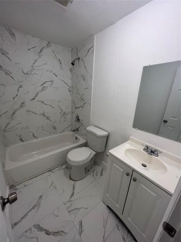 246 NW 14th Street 01, Pompano Beach, FL 33060