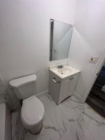 246 NW 14th Street 01, Pompano Beach, FL 33060