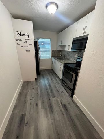 246 NW 14th Street 01, Pompano Beach, FL 33060