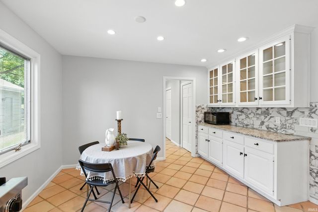 6719 W Canal Pointe Lane, Fort Wayne, IN 46804