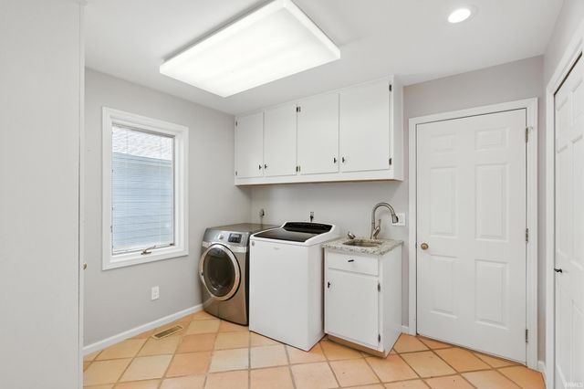 6719 W Canal Pointe Lane, Fort Wayne, IN 46804