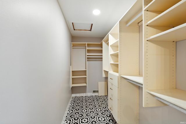 6719 W Canal Pointe Lane, Fort Wayne, IN 46804