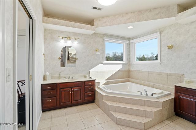 2905 Oak Hill Court, Lima, OH 45805