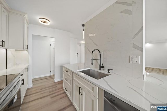 300 Winston Drive 2802, Cliffside Park, NJ 07010