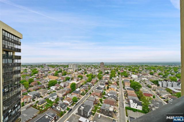 300 Winston Drive 2802, Cliffside Park, NJ 07010