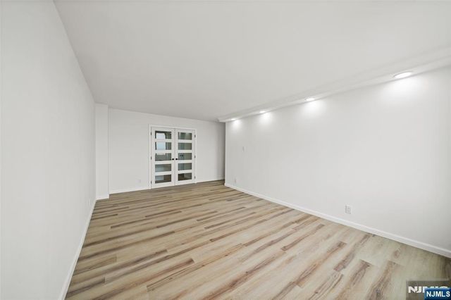 300 Winston Drive 2802, Cliffside Park, NJ 07010