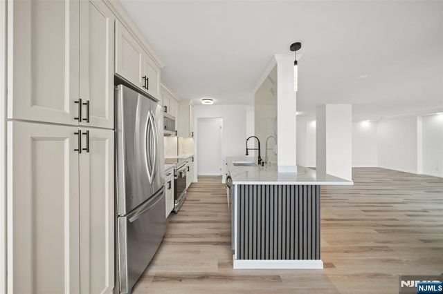 300 Winston Drive 2802, Cliffside Park, NJ 07010