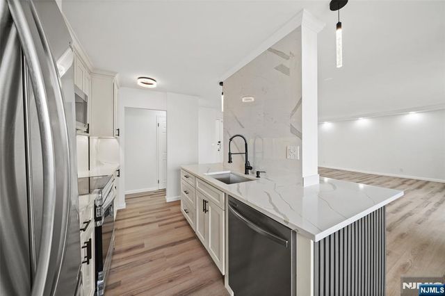 300 Winston Drive 2802, Cliffside Park, NJ 07010