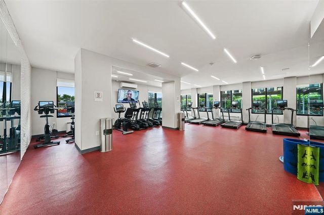 300 Winston Drive 2802, Cliffside Park, NJ 07010