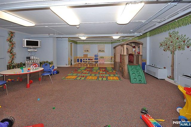 300 Winston Drive 2802, Cliffside Park, NJ 07010