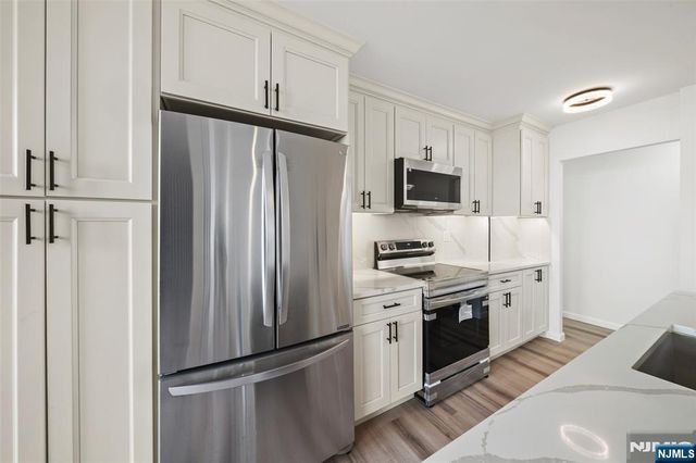 300 Winston Drive 2802, Cliffside Park, NJ 07010