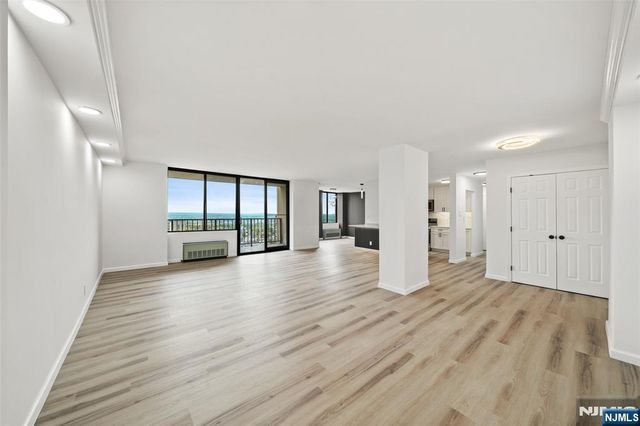 300 Winston Drive 2802, Cliffside Park, NJ 07010