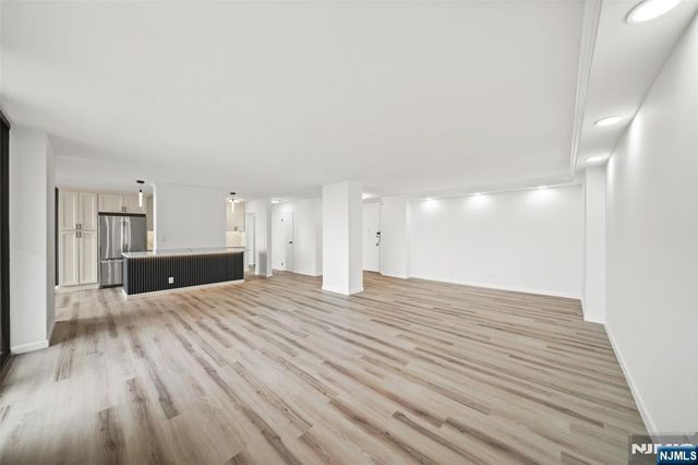 300 Winston Drive 2802, Cliffside Park, NJ 07010