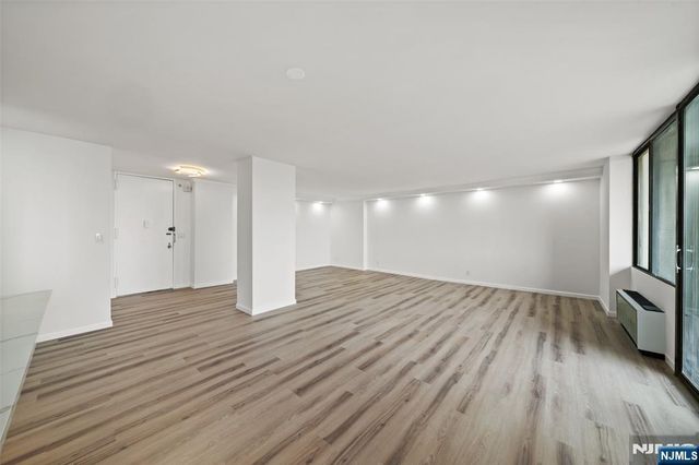 300 Winston Drive 2802, Cliffside Park, NJ 07010