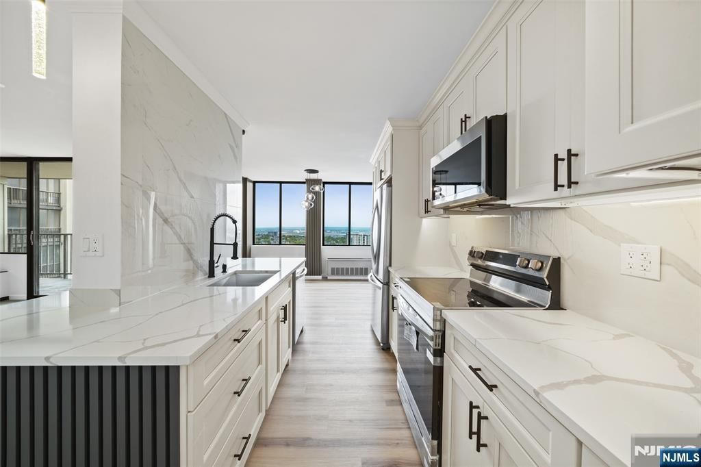 300 Winston Drive 2802, Cliffside Park, NJ 07010