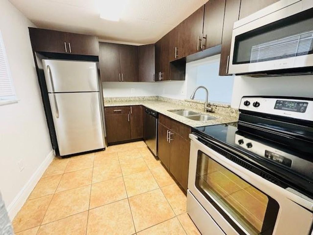 2800 NW 56th Avenue H407, Lauderhill, FL 33313