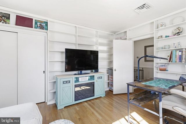 1 GLENLUCE CT, Towson, MD 21286