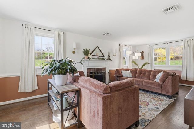 1 GLENLUCE CT, Towson, MD 21286