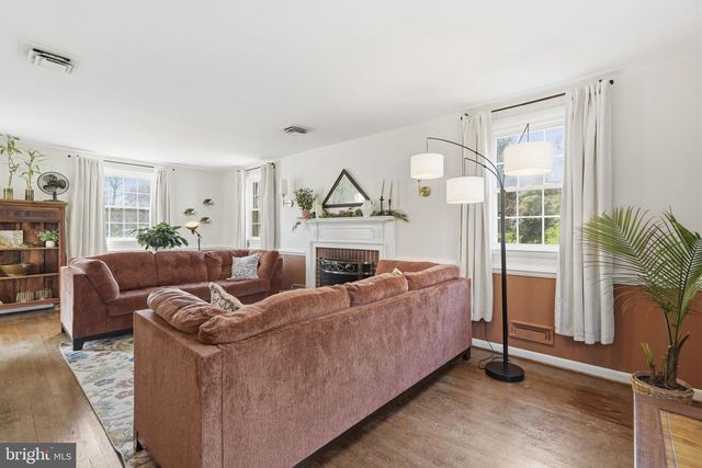 1 GLENLUCE CT, Towson, MD 21286