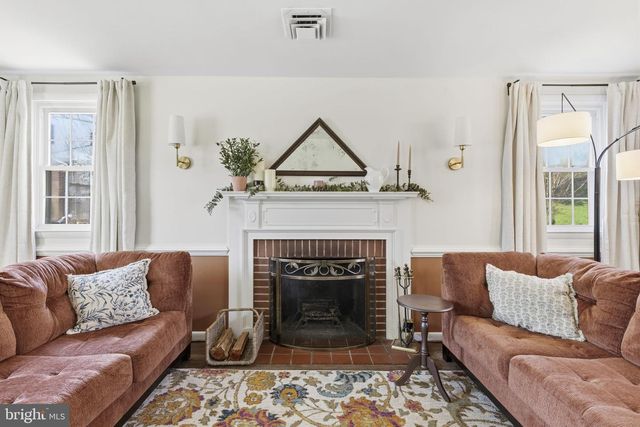 1 GLENLUCE CT, Towson, MD 21286