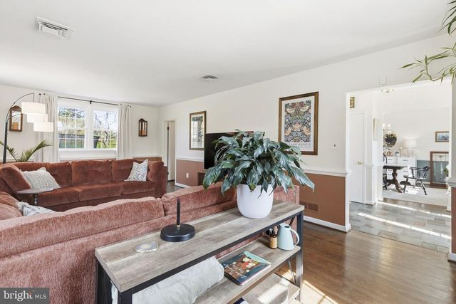 1 GLENLUCE CT, Towson, MD 21286