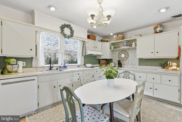 1 GLENLUCE CT, Towson, MD 21286