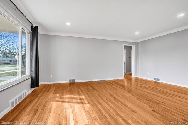9335 Louis Street, Redford Charter Township, MI 48239
