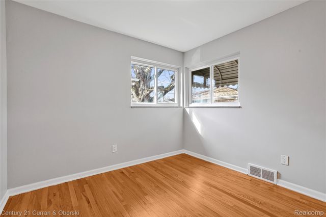 9335 Louis Street, Redford Charter Township, MI 48239