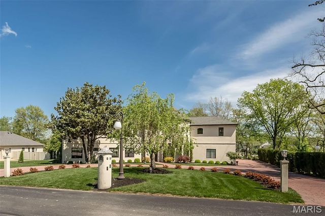 604 Glyn Cagny, Ballwin, MO 63021