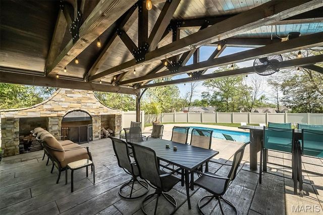 604 Glyn Cagny, Ballwin, MO 63021