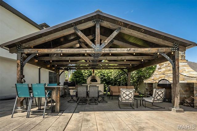 604 Glyn Cagny, Ballwin, MO 63021
