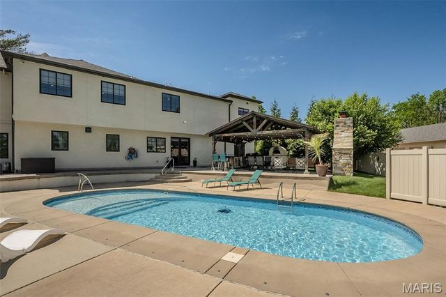 604 Glyn Cagny, Ballwin, MO 63021