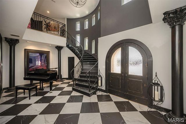604 Glyn Cagny, Ballwin, MO 63021