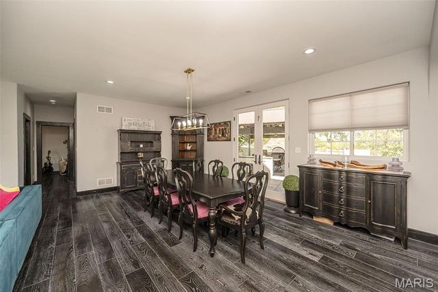 604 Glyn Cagny, Ballwin, MO 63021