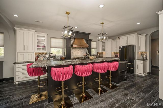 604 Glyn Cagny, Ballwin, MO 63021