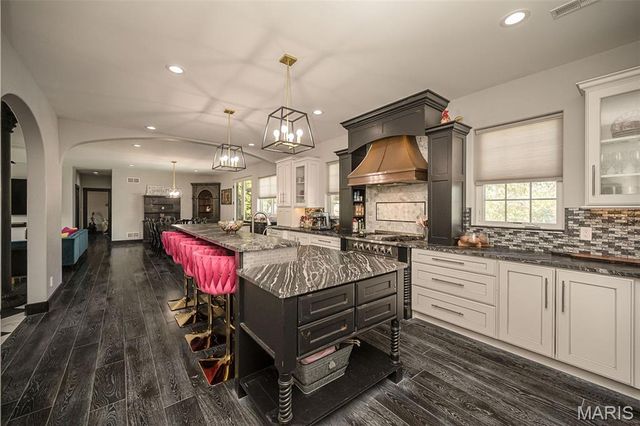 604 Glyn Cagny, Ballwin, MO 63021