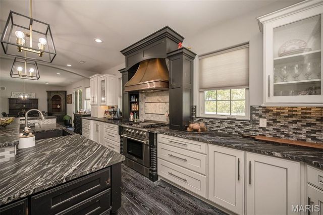604 Glyn Cagny, Ballwin, MO 63021