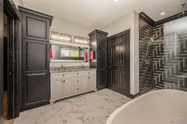 604 Glyn Cagny, Ballwin, MO 63021