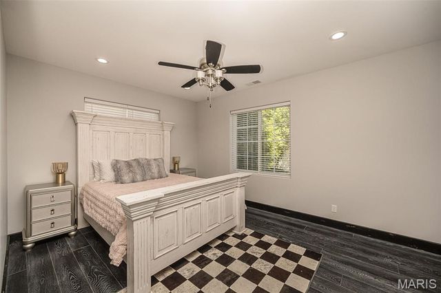 604 Glyn Cagny, Ballwin, MO 63021