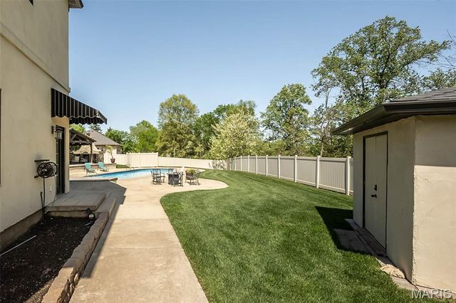 604 Glyn Cagny, Ballwin, MO 63021
